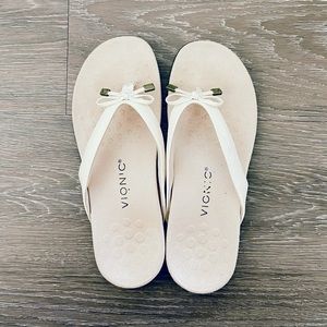 Vionic Bella sandals in Pale Blush